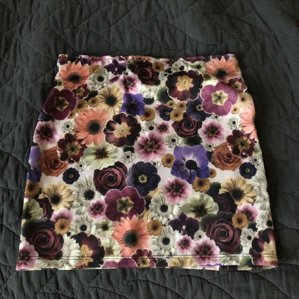 Zara floral mini skirt